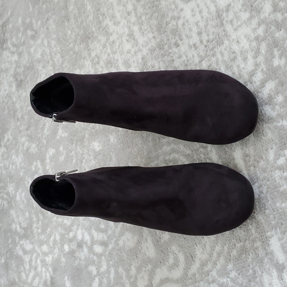 City Classified faux suede black bootie!